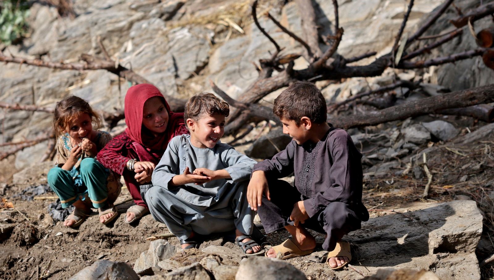 afganistanda deprem 157 bin ogrenci egitim alamiyor 7ATi82ex