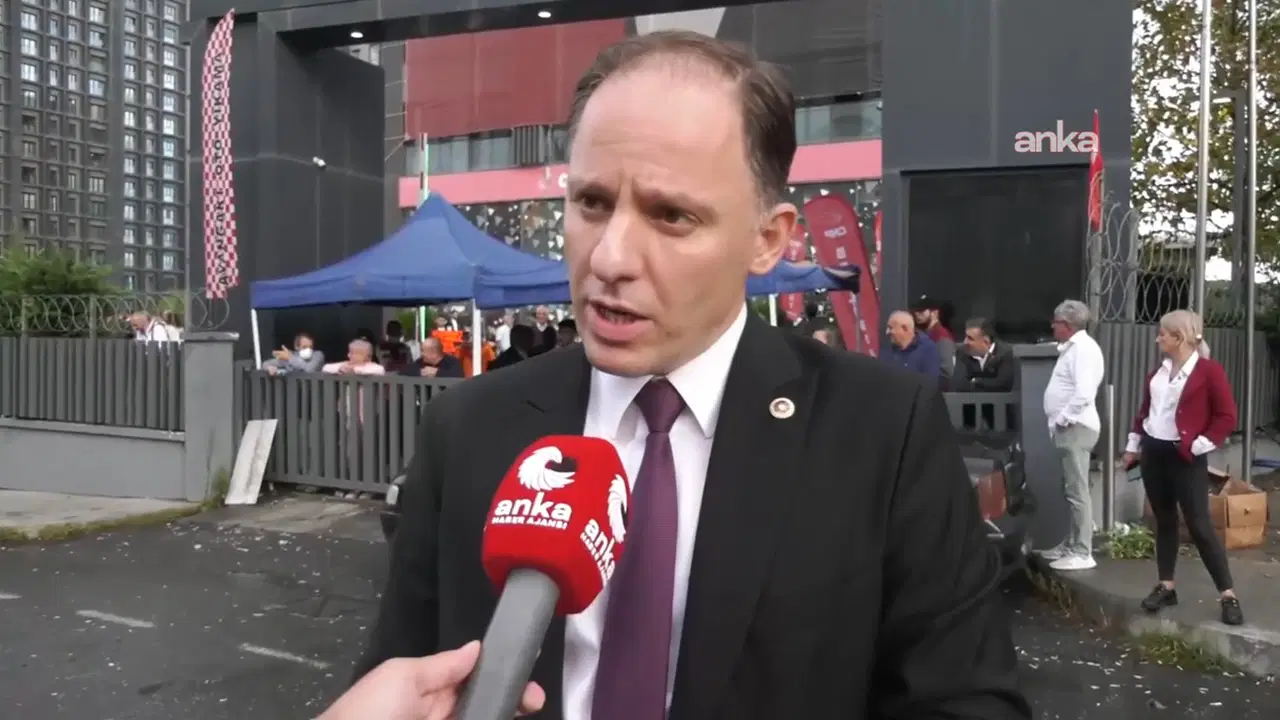 chp istanbul il baskanligi polis ablukasinda deniz yavuzyilmaz burada adeta bir sinir oyunu oynadilar VnYQxiTW