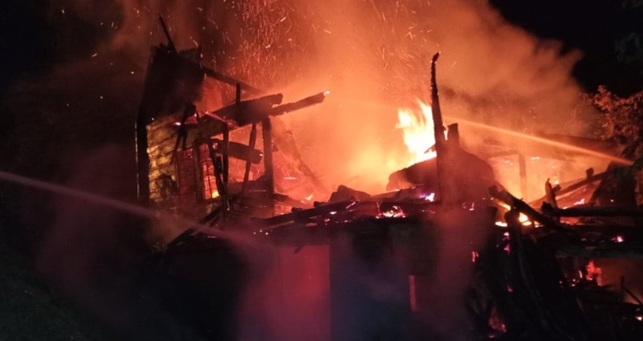 ordu caybasinda 2 katli ahsap evde yangin 2ekscgsb