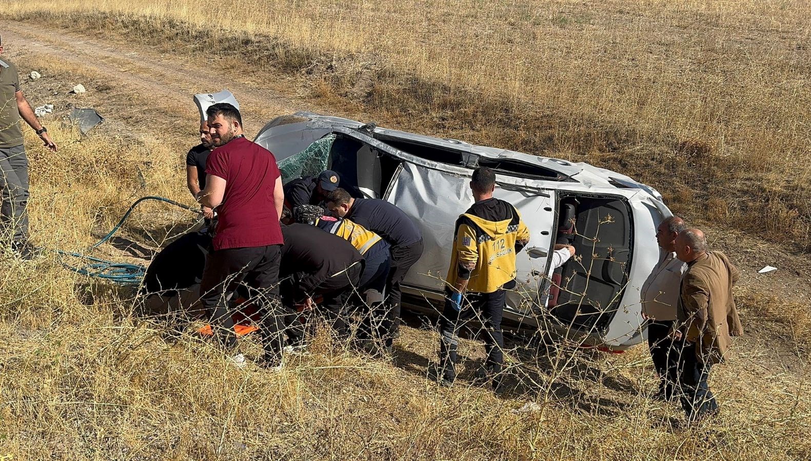 sivasta otomobil sarampoleuctu 4 yarali DEAudGBr