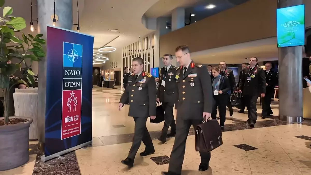 bayraktaroglu nato toplantisinda 7eprX1qB