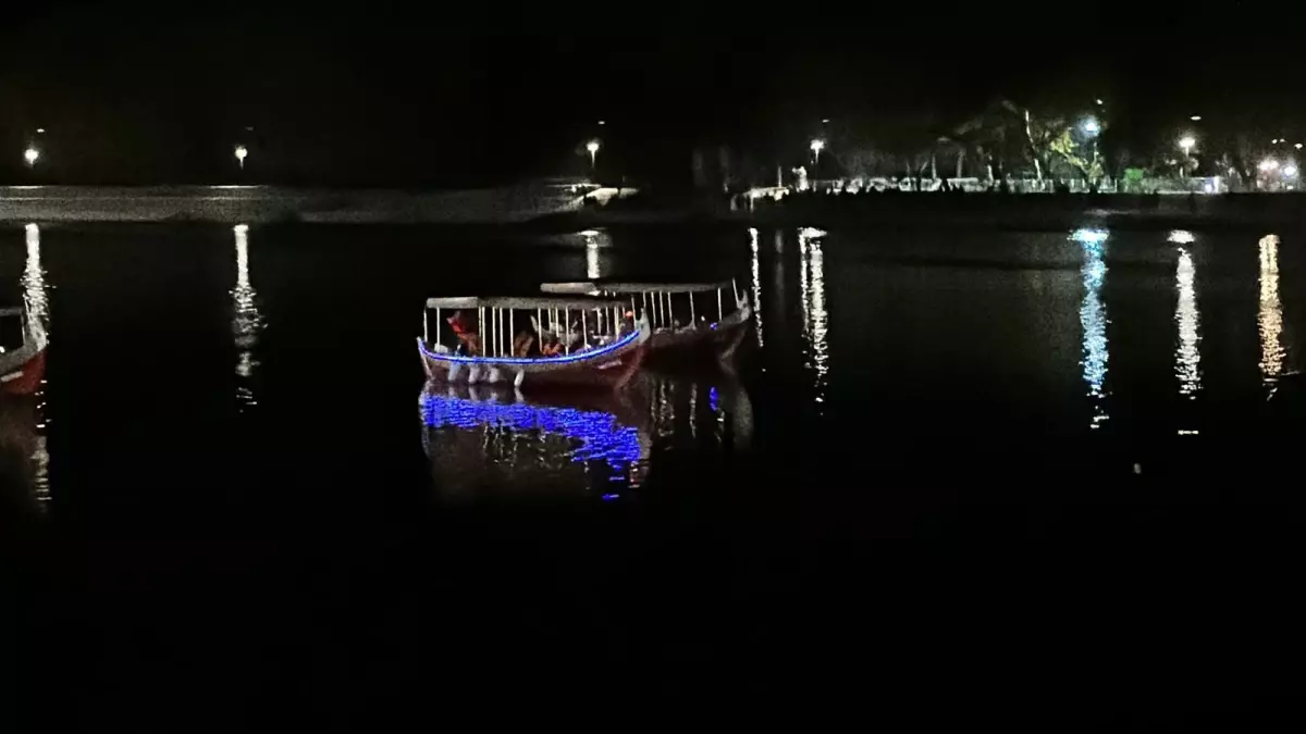 cumhuriyet icin fener alayi jIqwNGZu.jpg