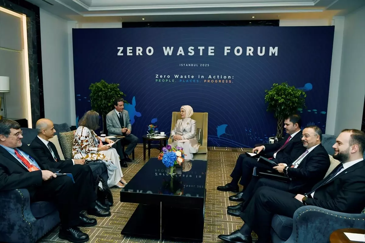 emine erdogan bm habitat icra direktoru rossbach ile gorustu XUgj27fd.jpg