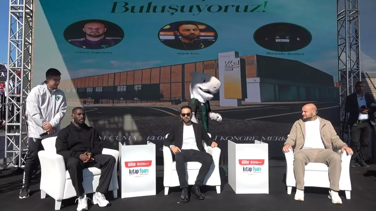 kocaelispor kitap fuarinda taraftarlariyla bulustu 1lVzF9TD