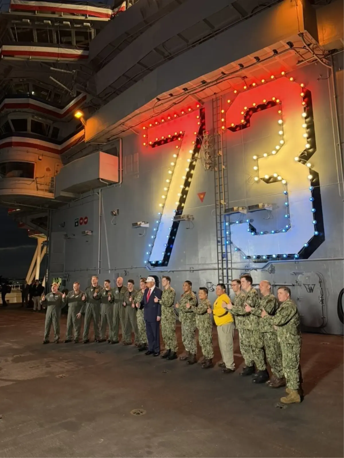 trump uss george washingtoni ziyaret etti Fcc7WzbP.jpg