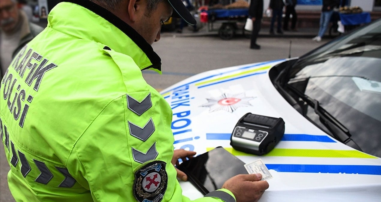 15 bin lira odemeden trafige cikan yandi hem para hem de trafikten men cezasi uygulanacak 7GmKWC71.jpg