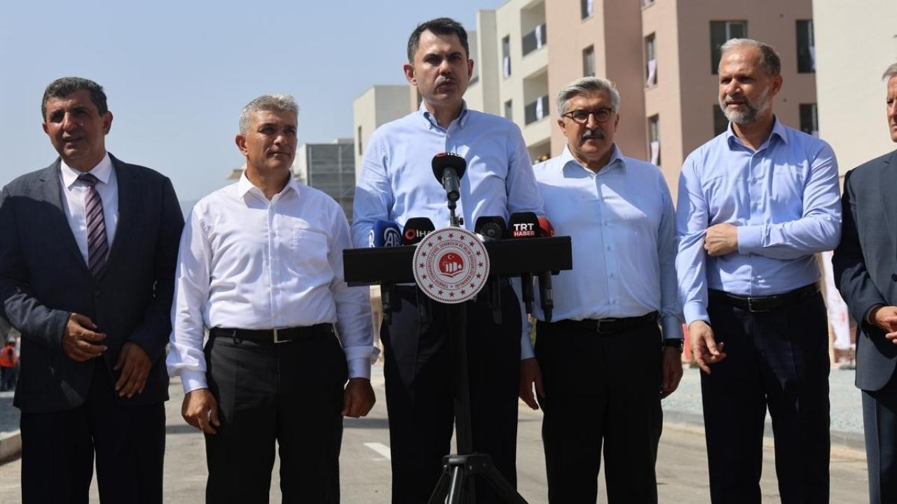 bakan kurum gunde 550 konut yapiyoruz her 3 depremzededen 2si evlerine kavustu EOThXGKj.jpg