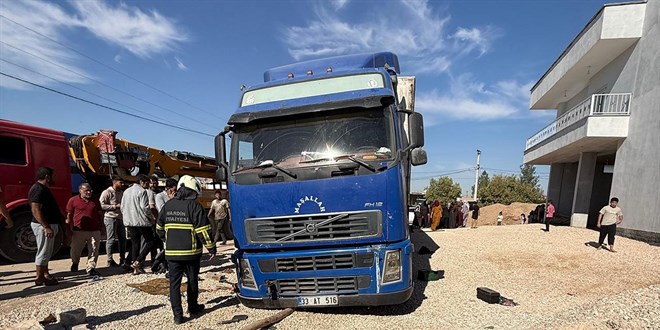 tir lastigini degistirirken aracin altinda kaldi yasamini yitirdi qMfVmTQP.jpg