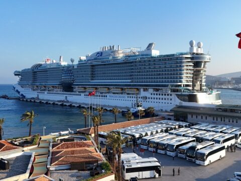 Kuşadası’nda Turist Patırtısı: Aynı Anda 4 Bin Ziyaretçi Geldi