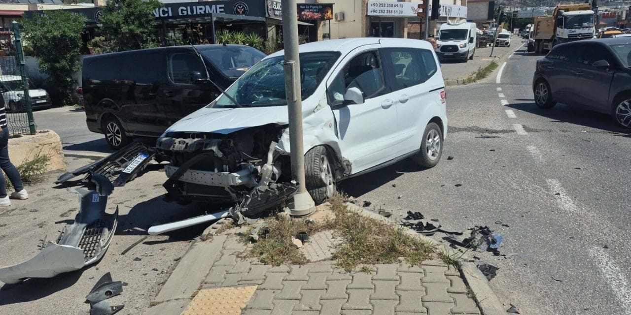 Bodrum’da Zincirleme Trafik Kazası: İki Sahil Güvenlik Personeli Yaralandı