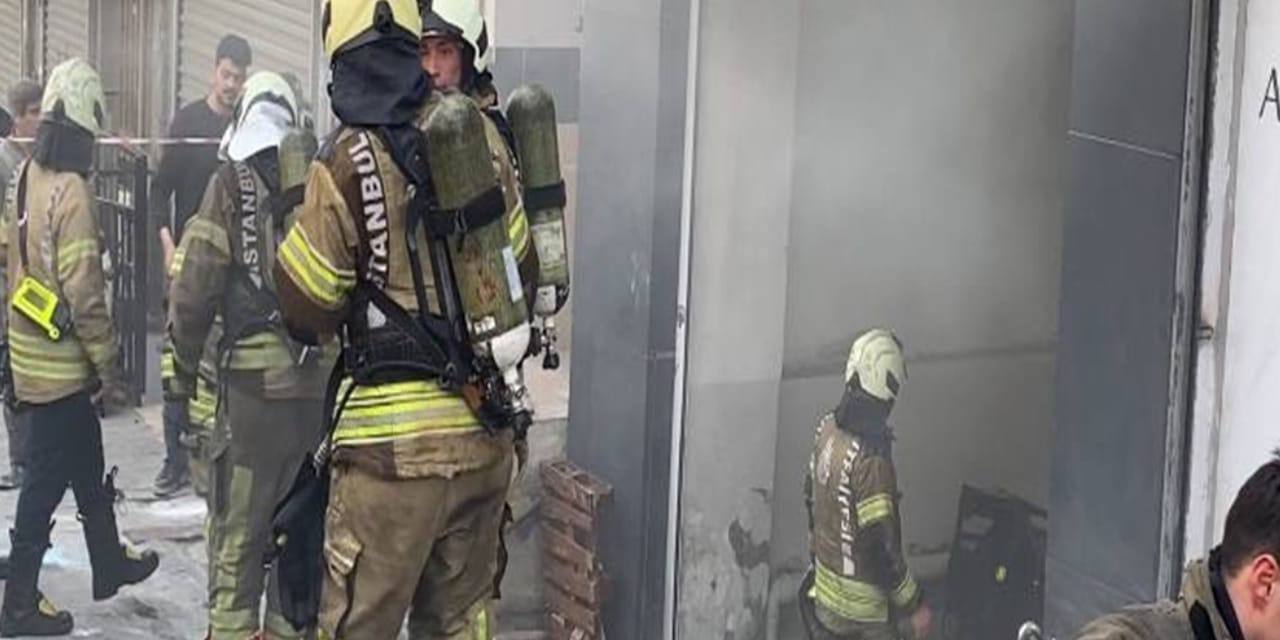 Sultangazi’de Kağıt Deposunda Yangın: Alevler Kontrol Altına Alındı