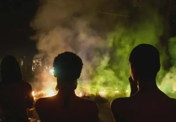 kuba-karanliga-gomuldu-elektrik-sebekesi-coktu-halk-sokaga-indi-bxbC4dUF