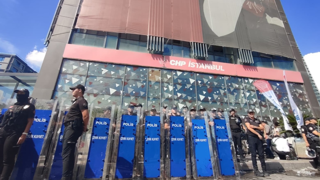 CHP’de YENİ Parti istifaları: İstanbul il yönetimi ve 36 ilçe başkanı istifa etti Haber gorseli