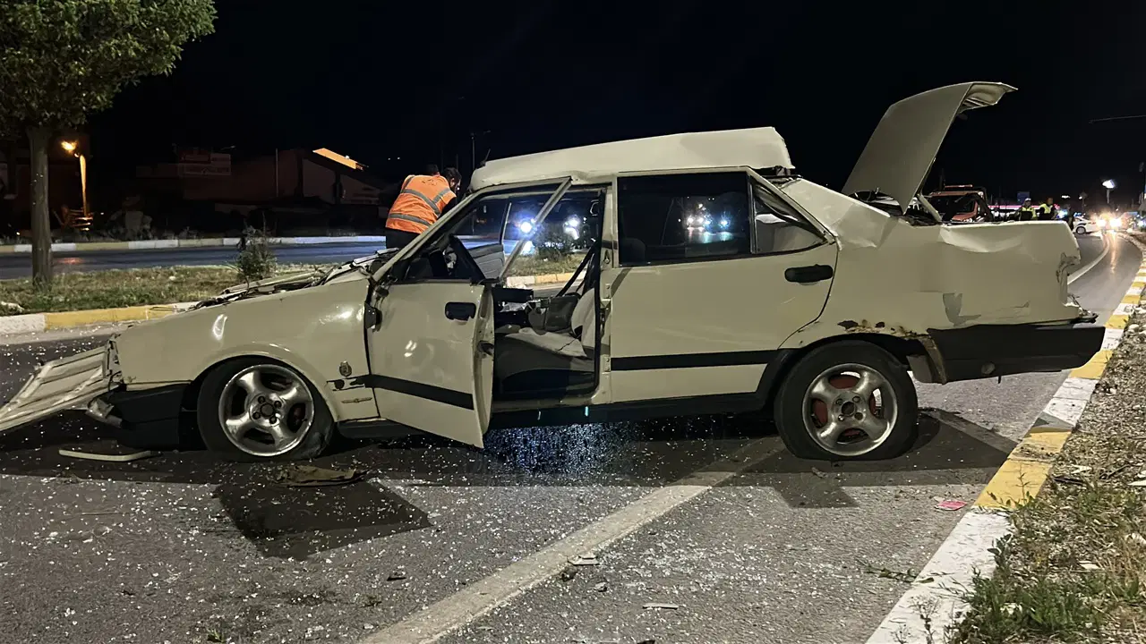 Sivas’ta feci kaza! Karşı şeride geçip, takla attı: 1’i ağır 3 yaralı Img
