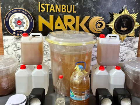 Istanbulda uyusturucu operasyonlari 4 supheli yakalandi Erf1pX3s